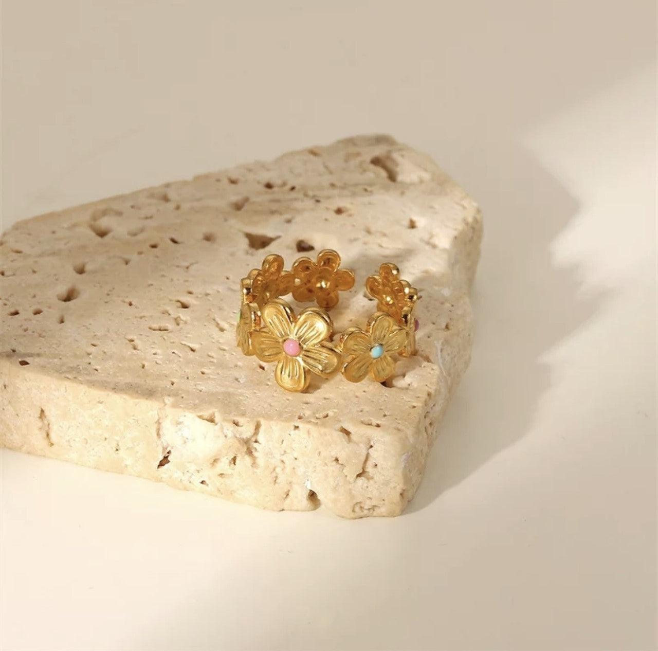 Yvonne Blomster Ring - Black Design