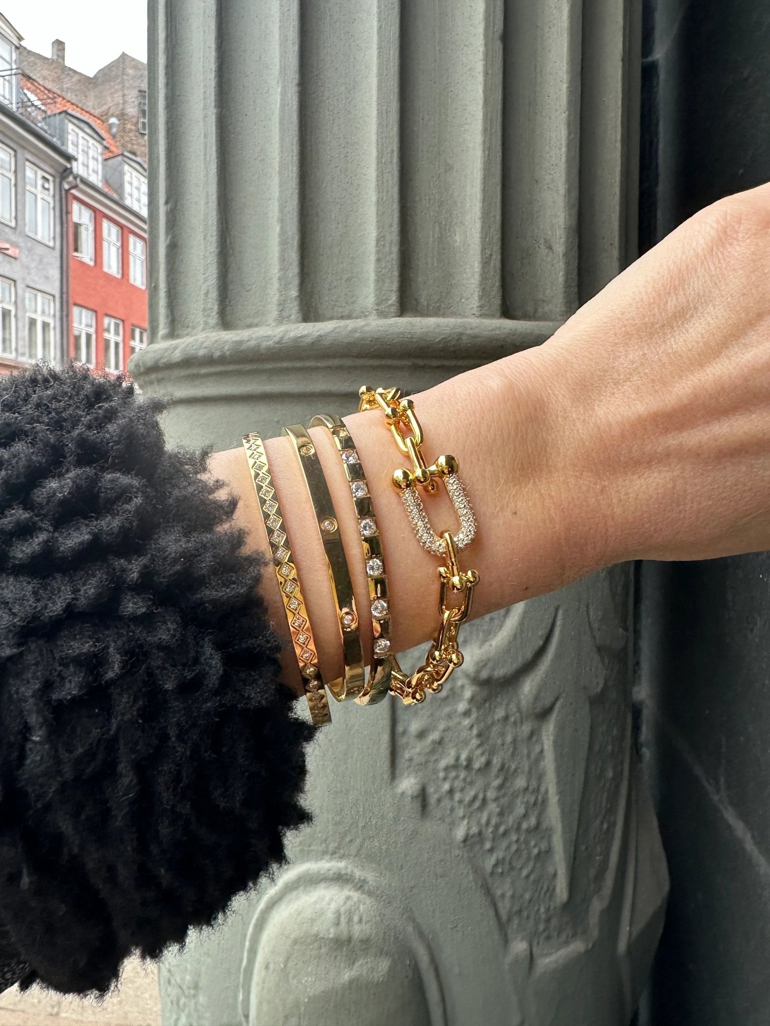 Viluka Armbånd og andre armbånd på håndled