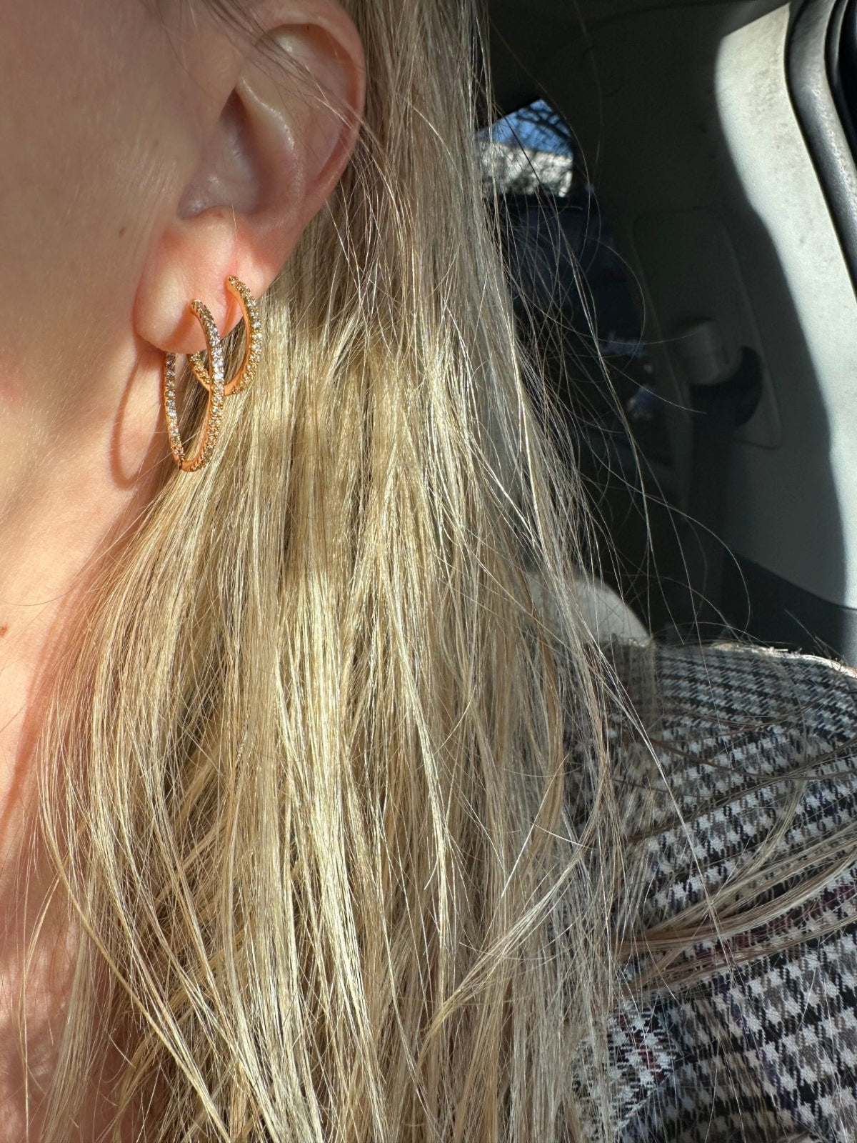 Mona hoop øreringe med krystaller, 15 mm eller 20 mm