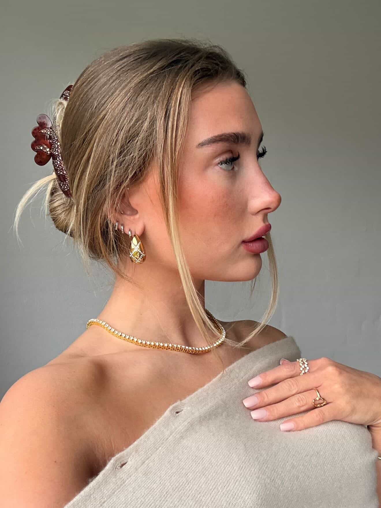 Influencer med smykker fra Black Design
