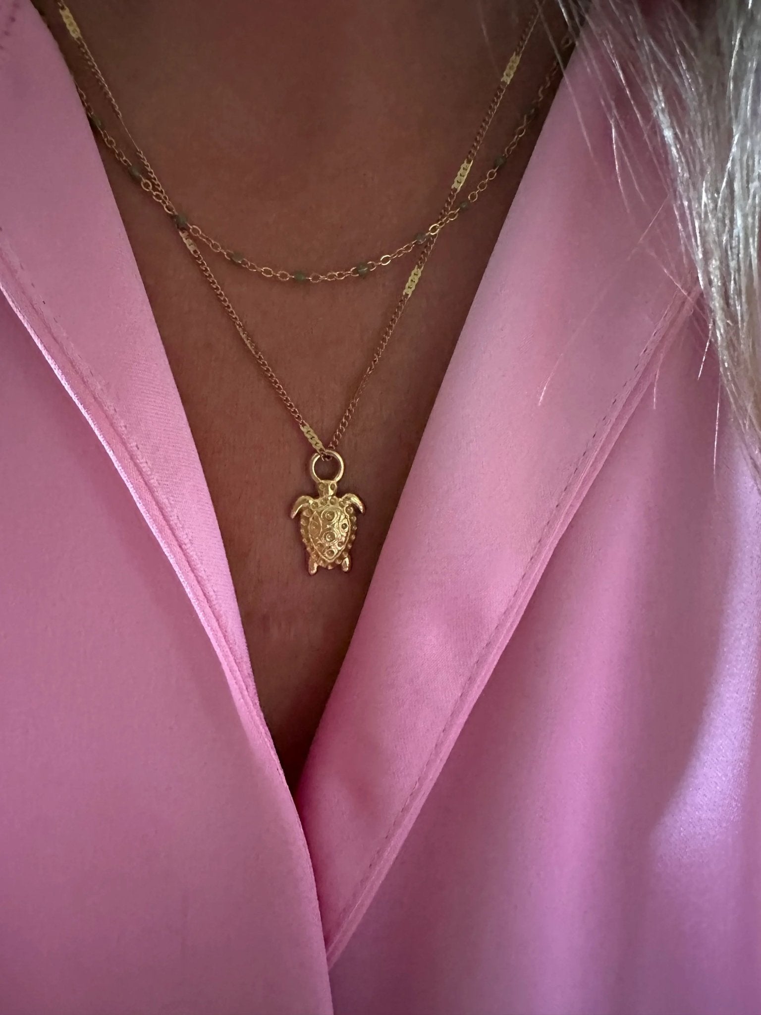 Emalja Halskæde på model