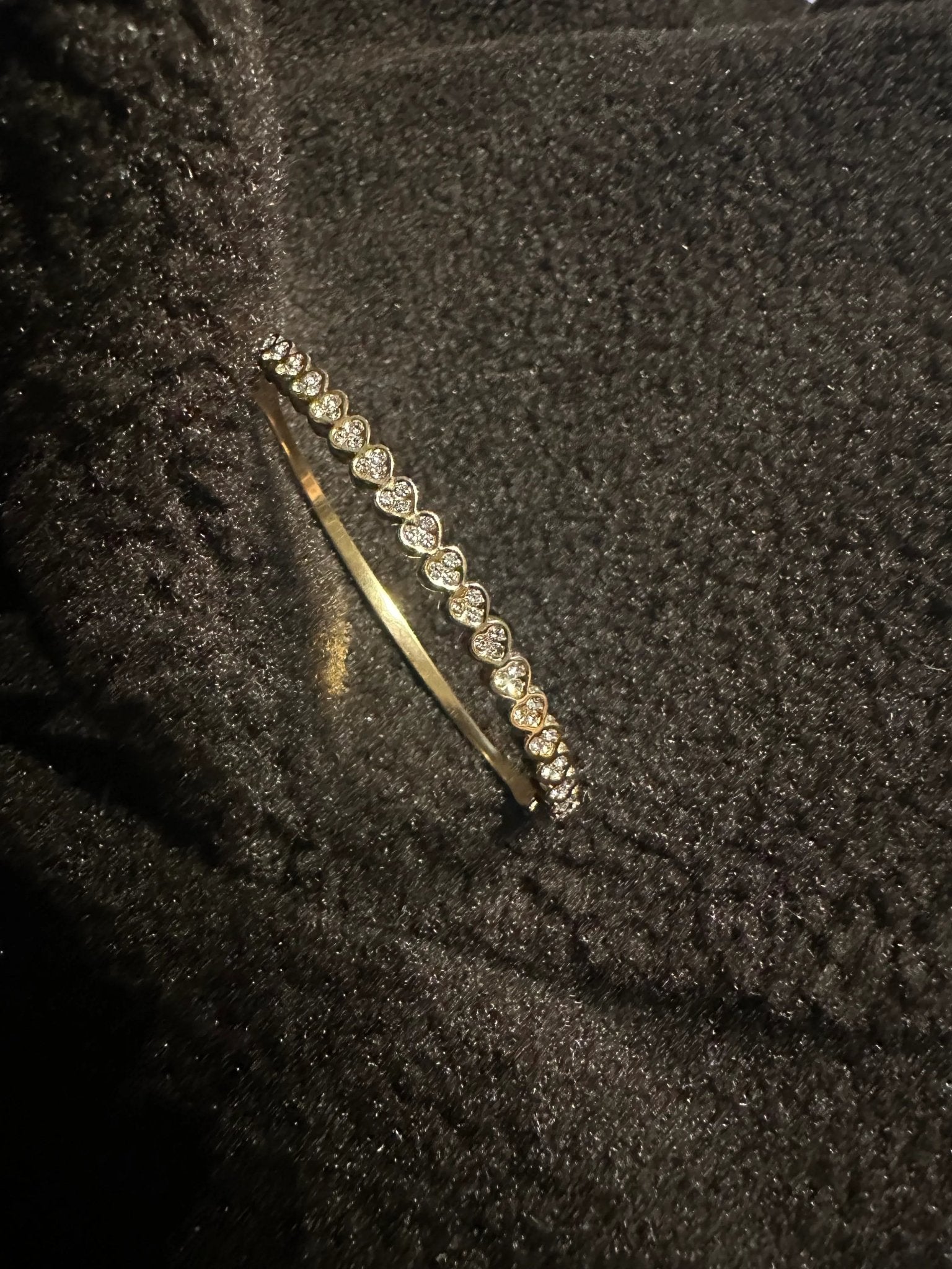 Sofie Armring med zircon og vendbart mønster
