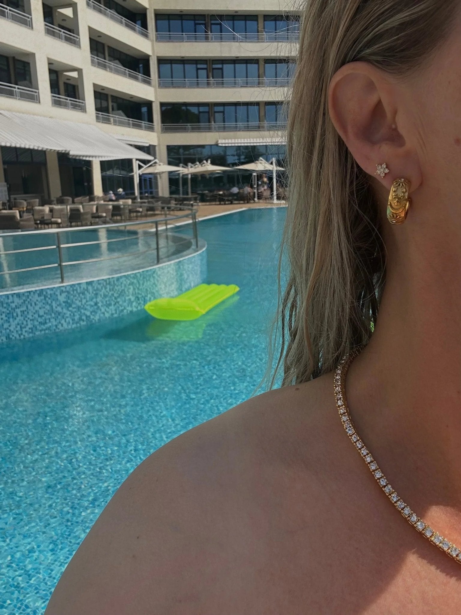 Emma Øreringe i hoops med zircon 15 mm