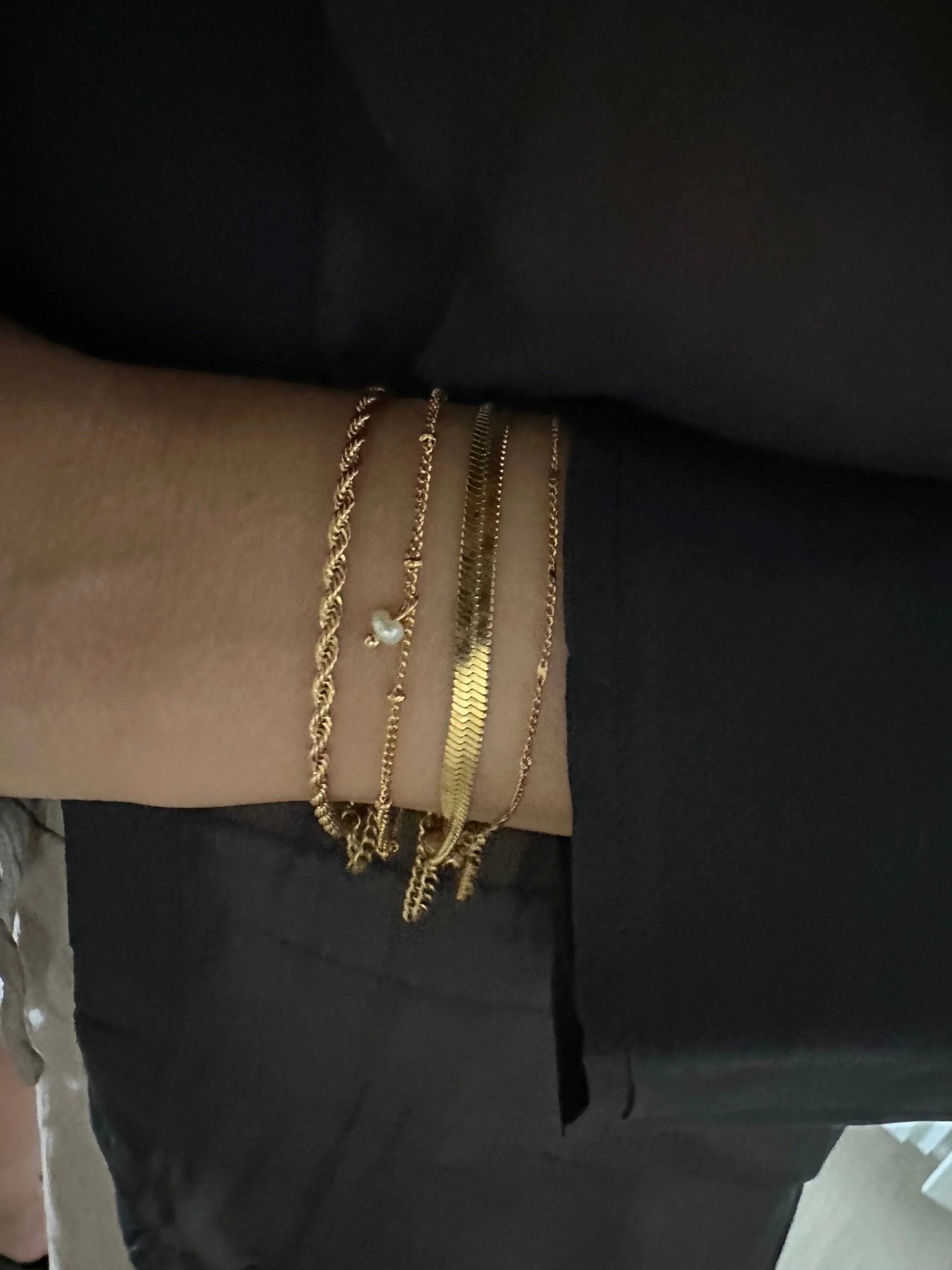 Snake Armbånd sammen med andre på håndled