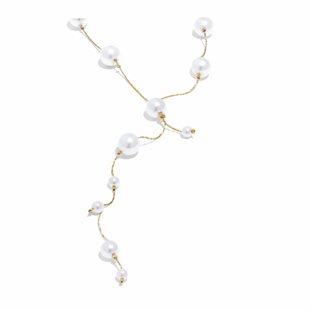 Celina Halskæde på hvid baggrund