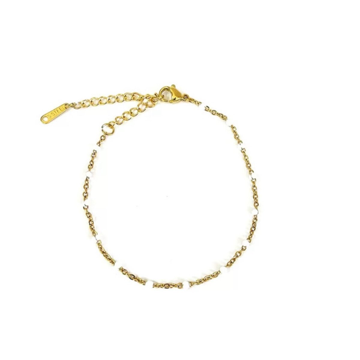 Emili Armbånd på hvid baggrund