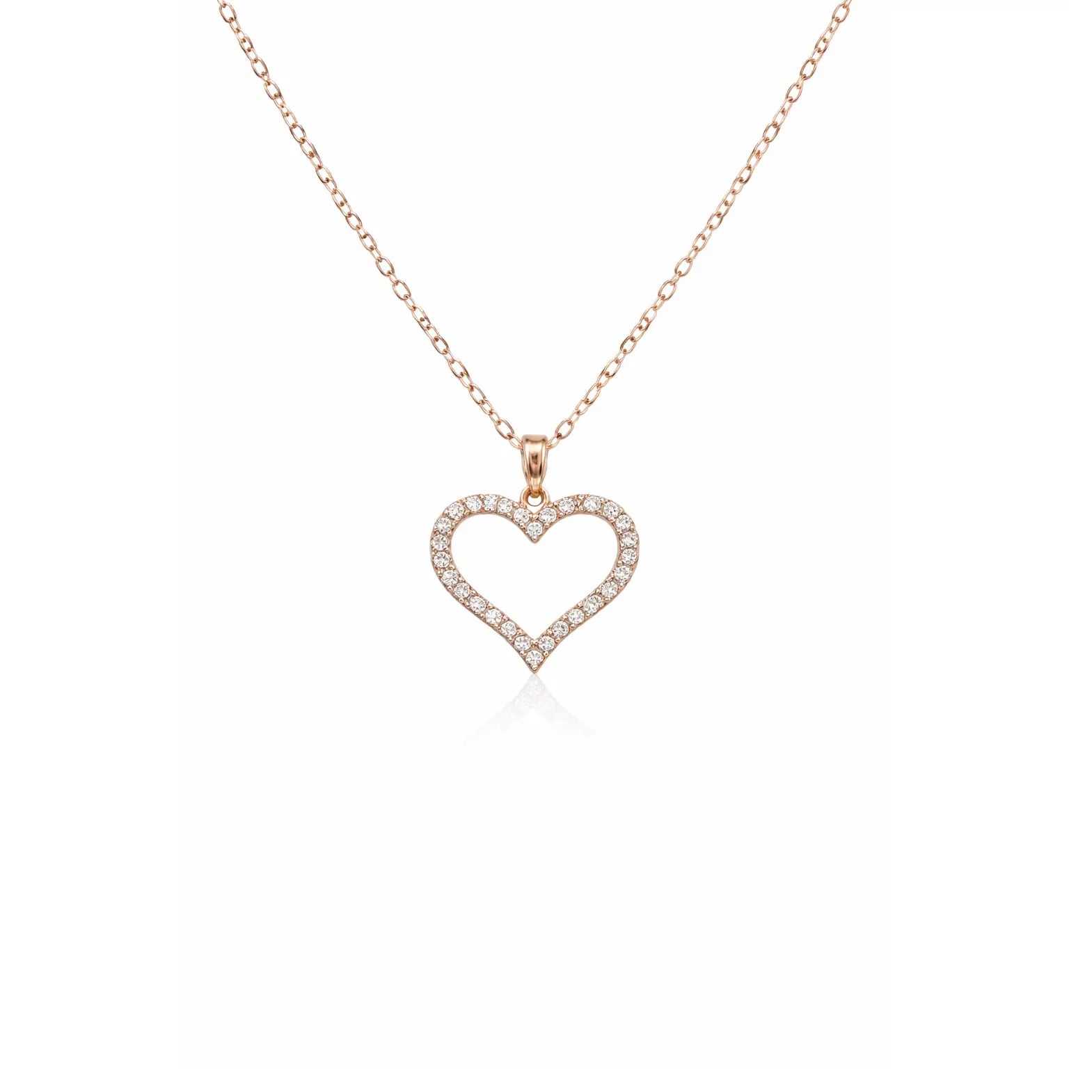 Hjerte halskæde på hvid baggrund