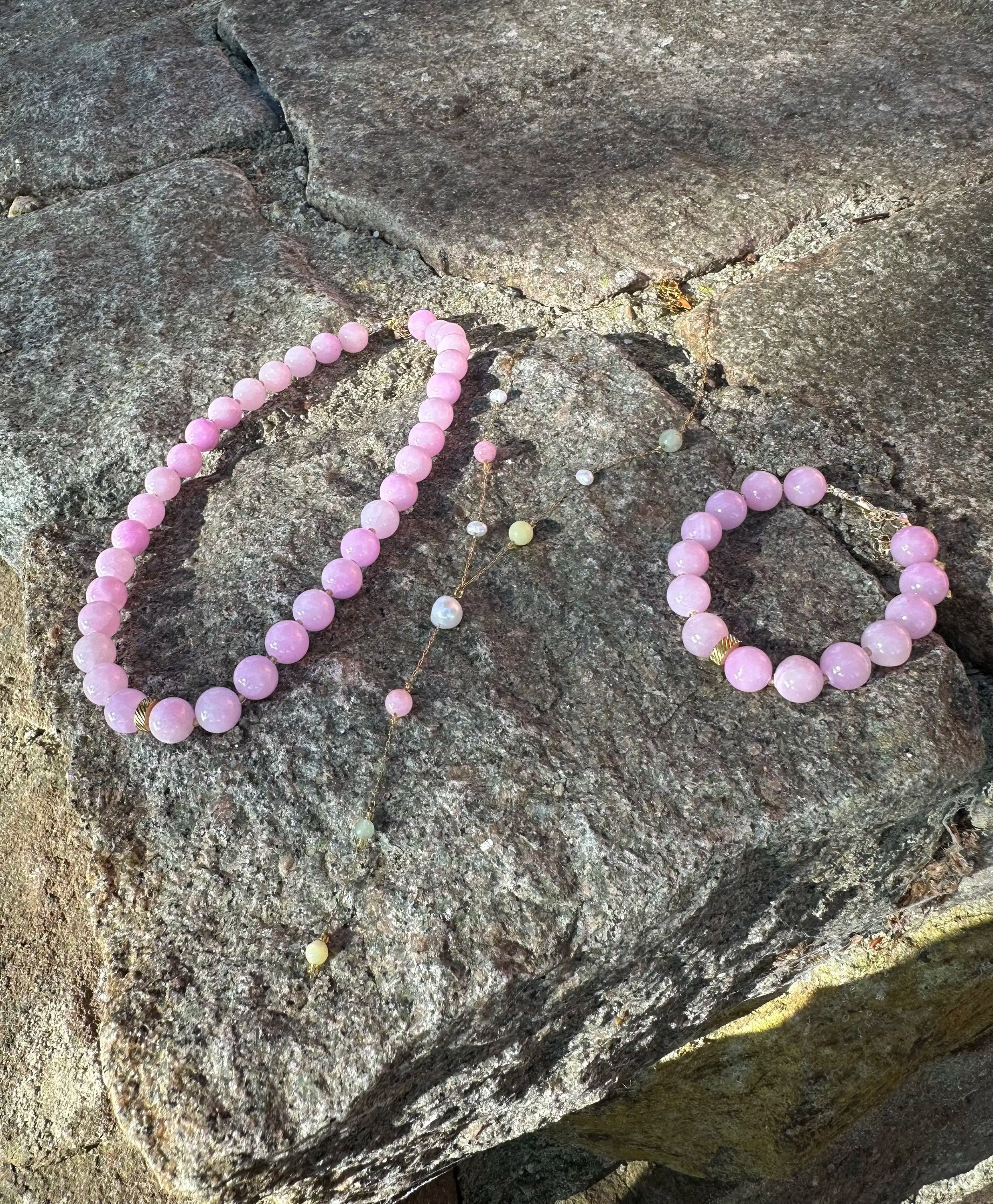 Rosa Perlekæde og Armbånd